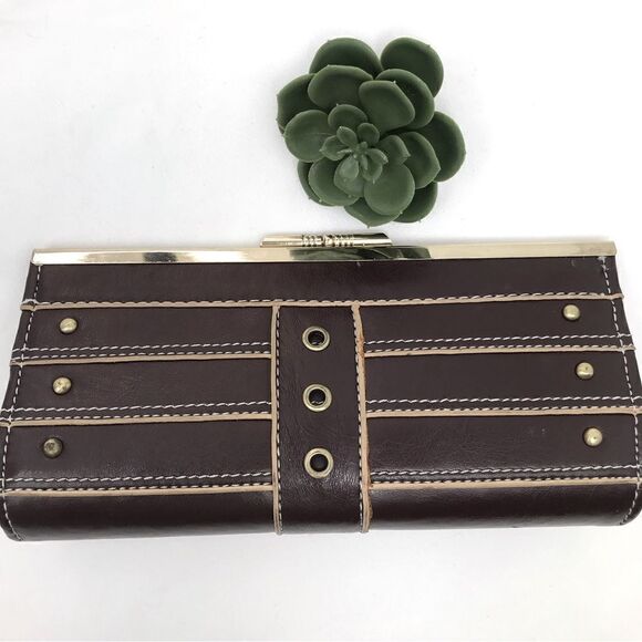 Bundle of 2 Brown and Black Grommet Clasp Clutches - Picture 4 of 16